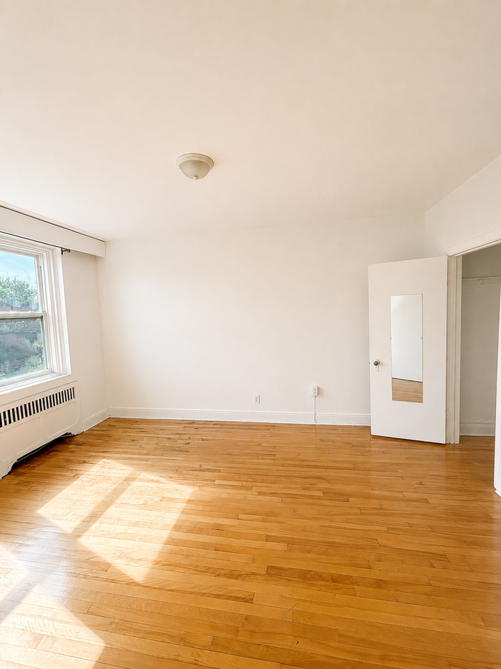4855 Chemin Queen Mary - Photo 4 of 10