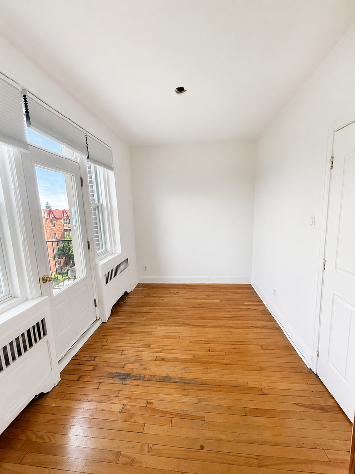 4855 Chemin Queen Mary - Photo 6 of 10