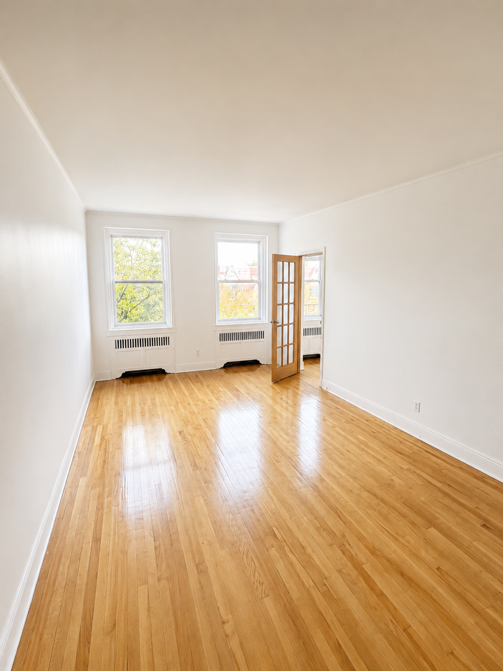 4855 Chemin Queen Mary - Photo 7 of 10