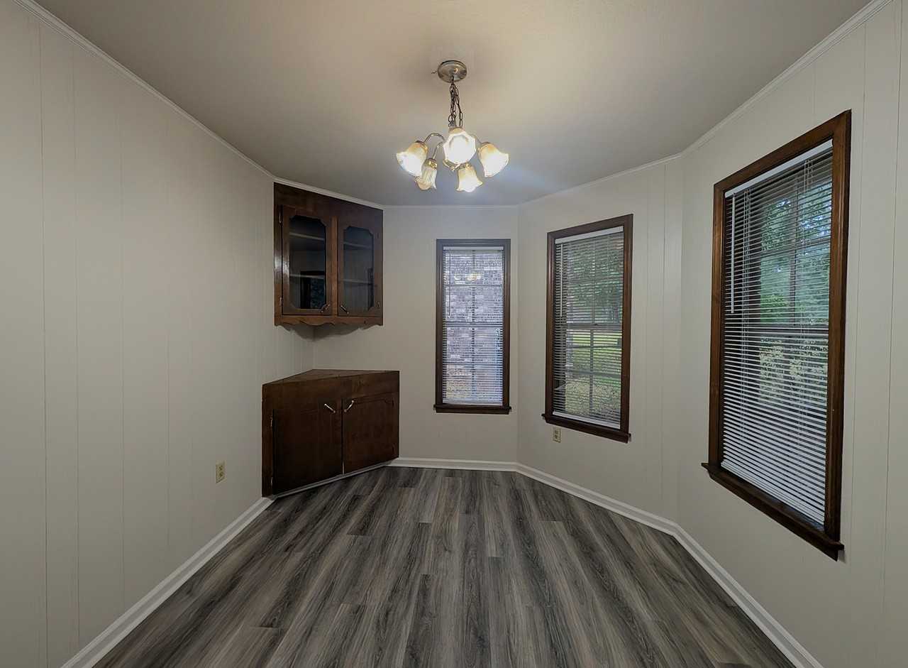726 Longstreet Dr - Photo 7 of 20
