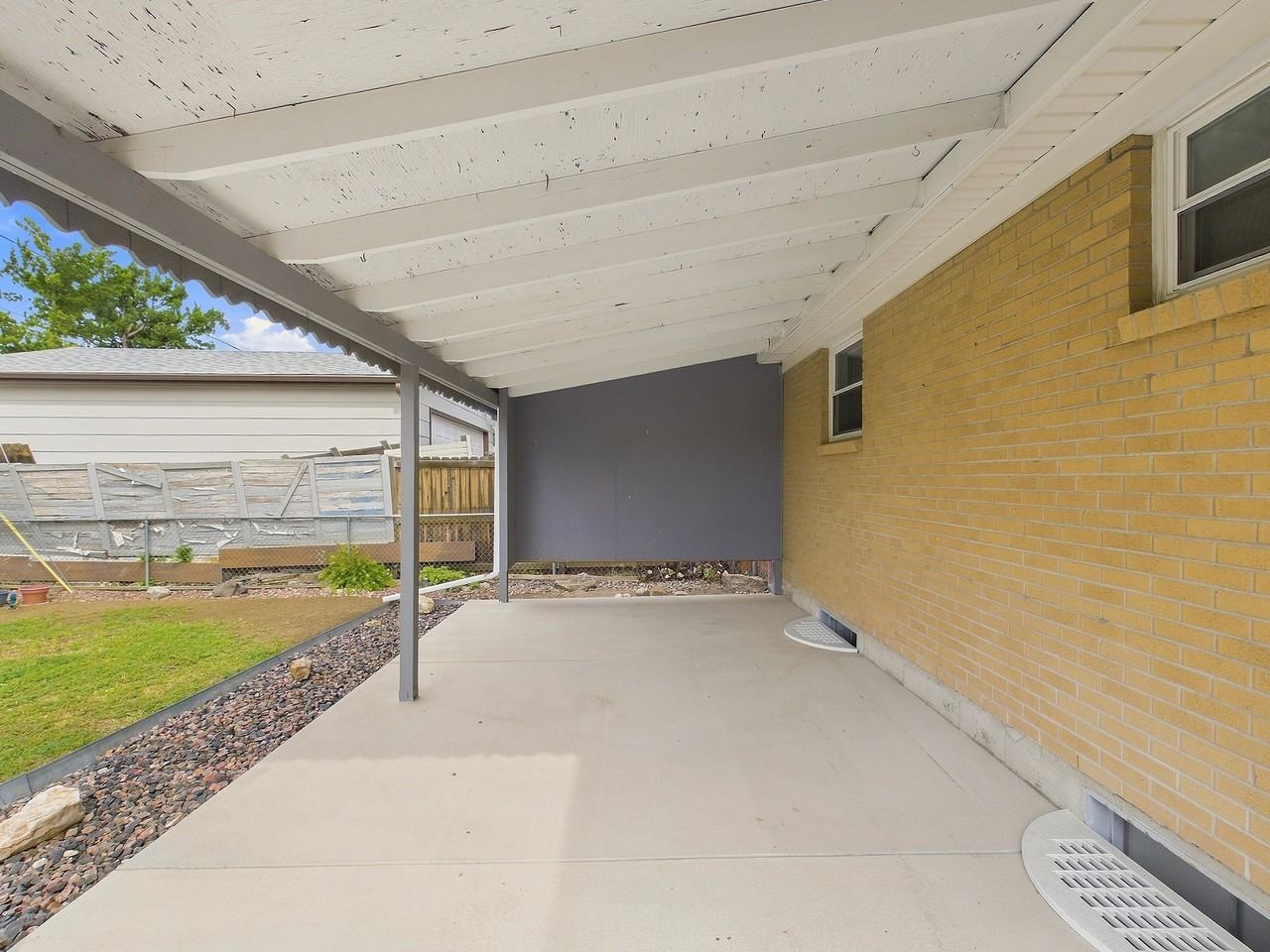 11305 Downing Dr - Photo 4 of 36