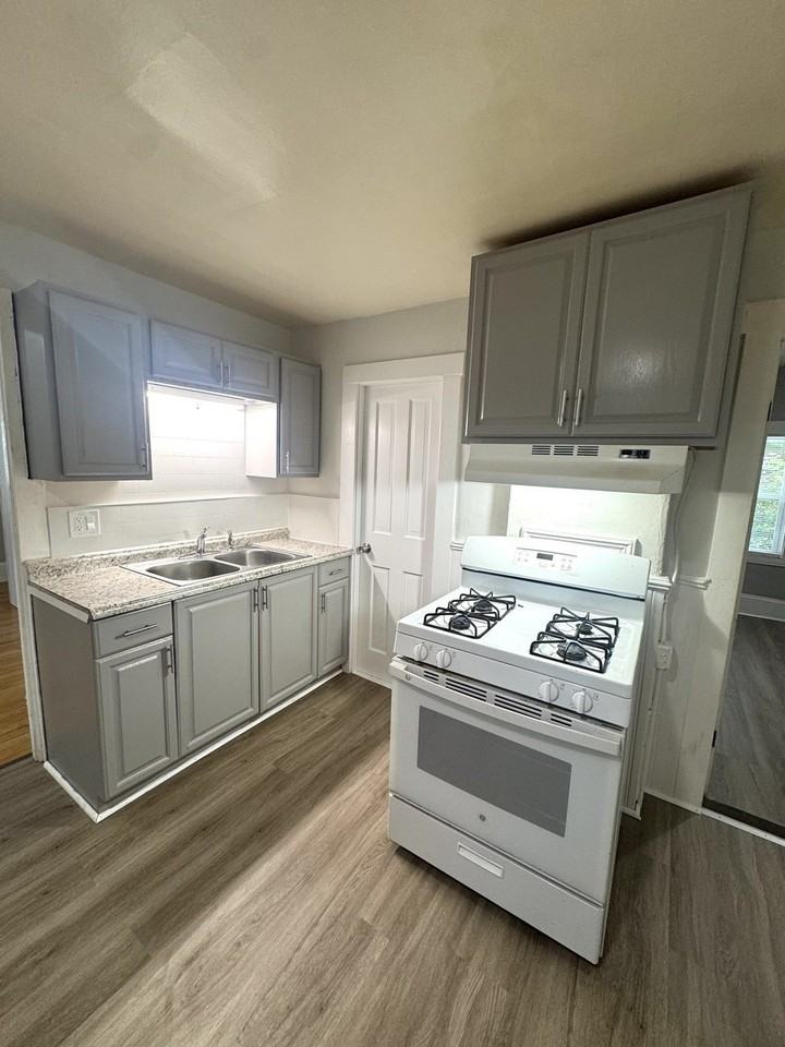 39 Perry Ave #1 - Photo 6 of 14
