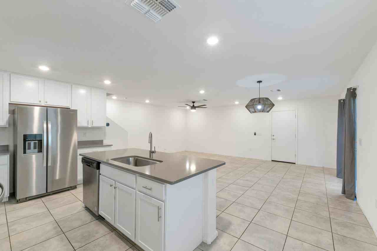 1088 E Descent St - Photo 3 of 25