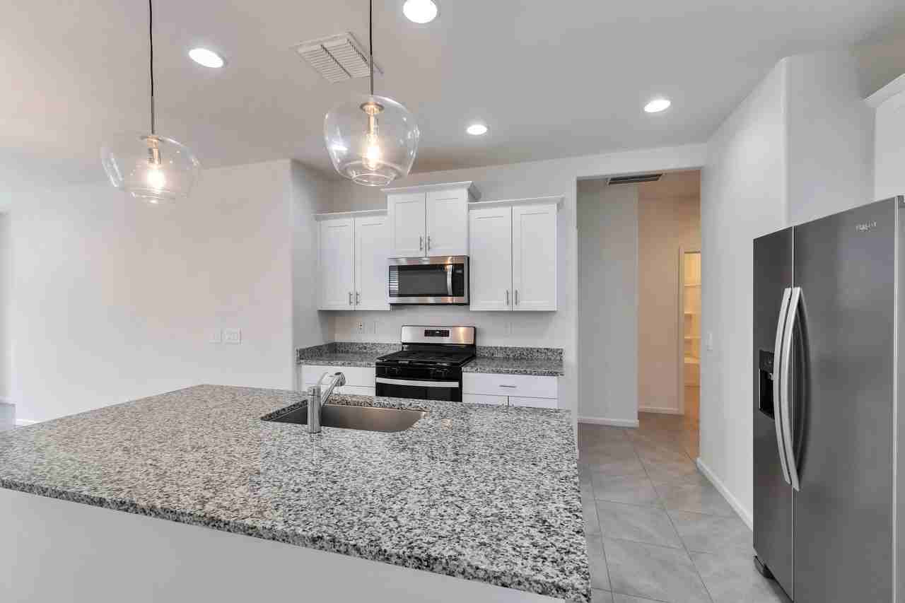 10429 W Granderson St - Photo 7 of 25