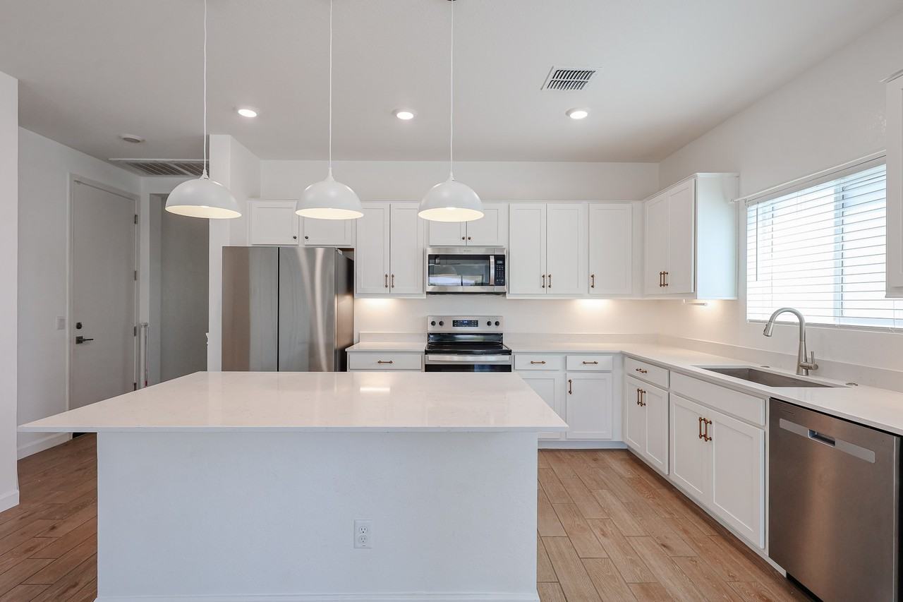 9538 N 178th Dr - Photo 4 of 45