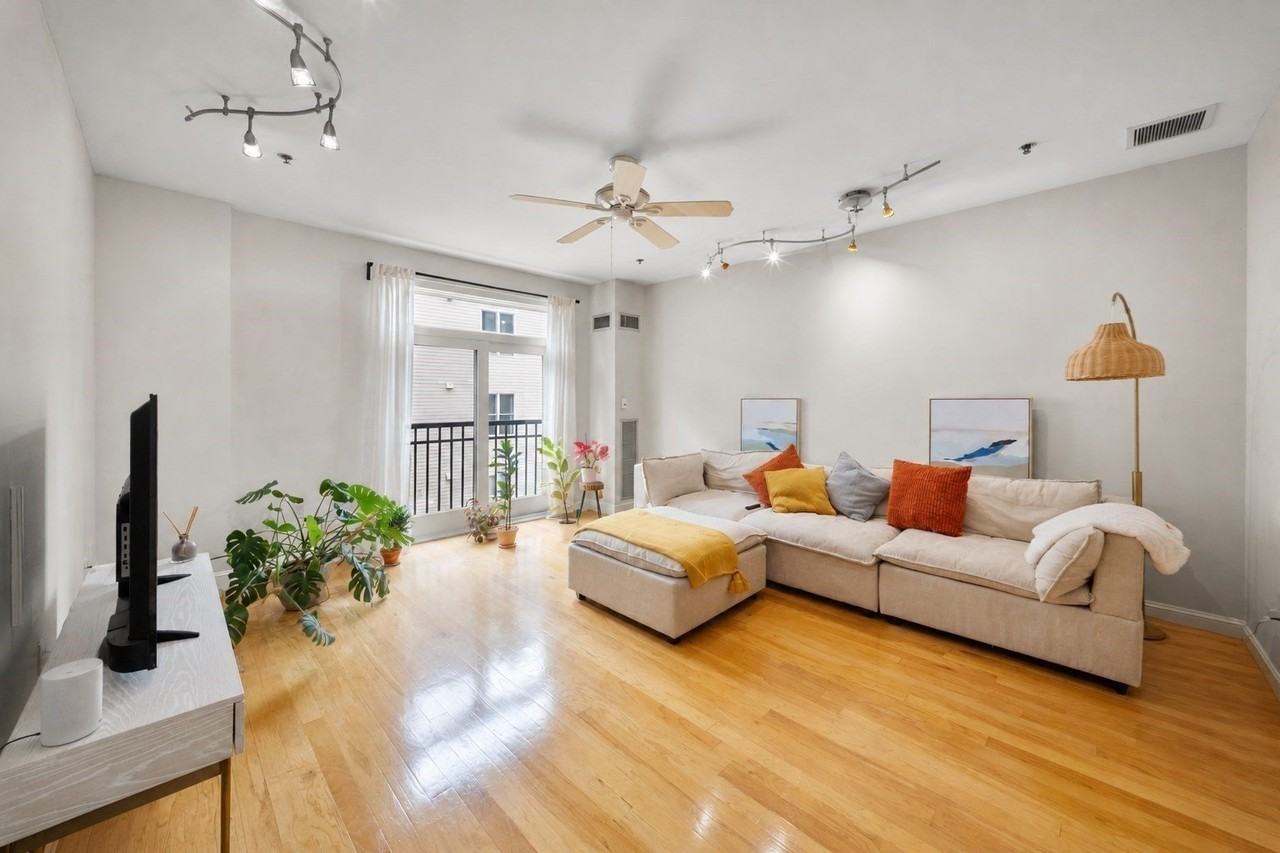 1723 Washington St #505 - Photo 2 of 20