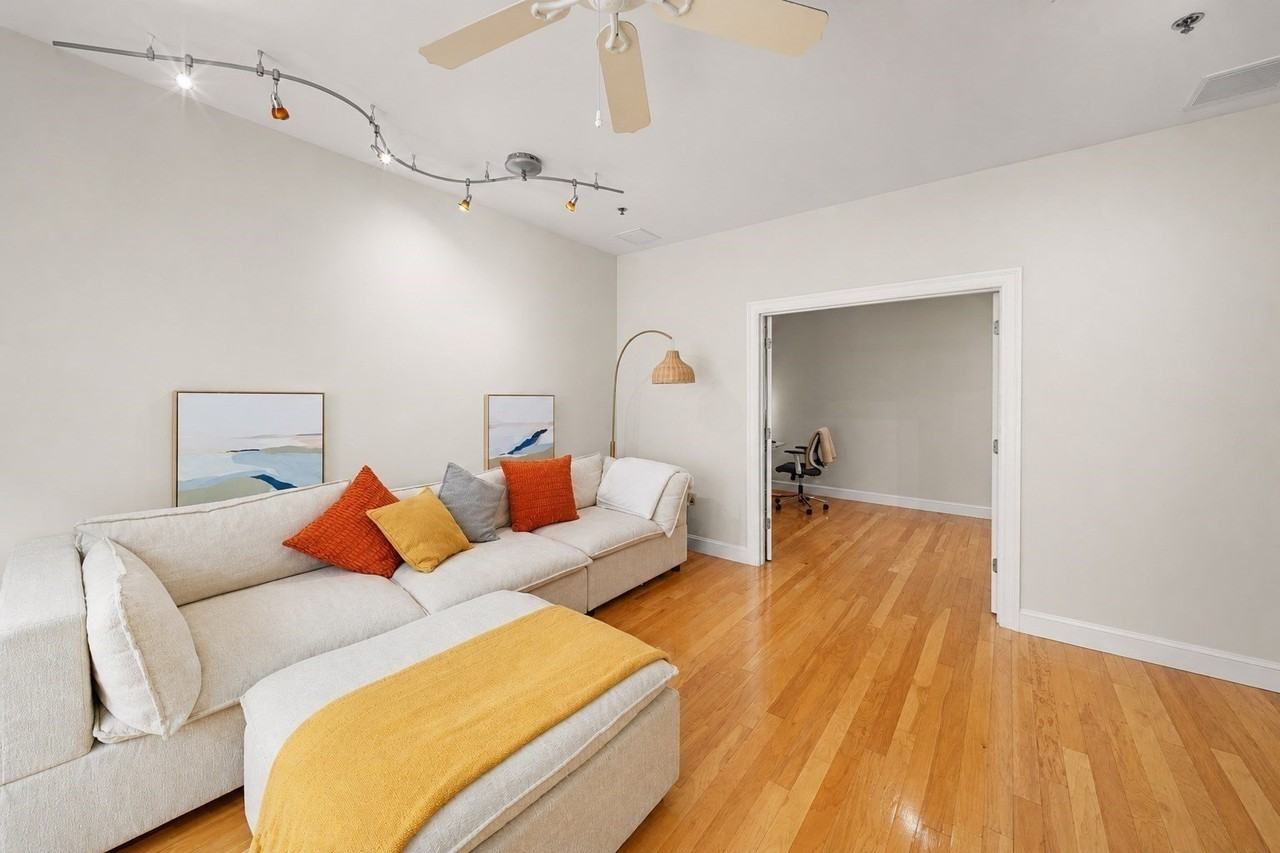 1723 Washington St #505 - Photo 3 of 20
