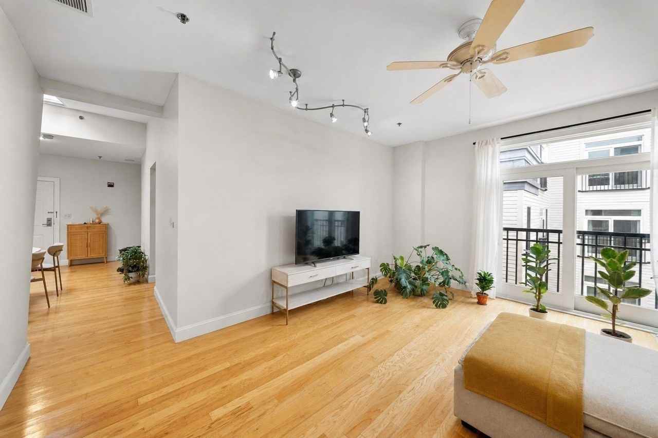 1723 Washington St #505 - Photo 4 of 20