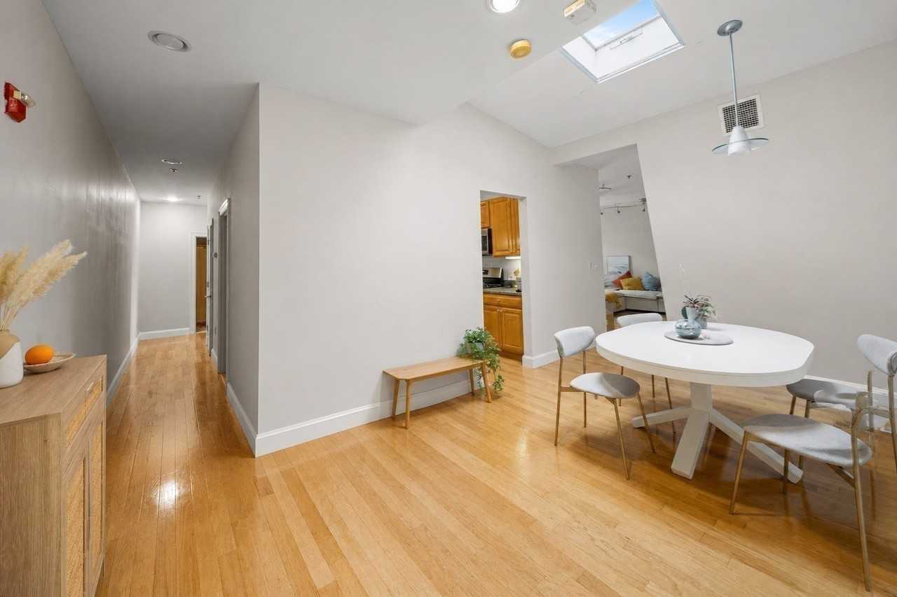 1723 Washington St #505 - Photo 5 of 20