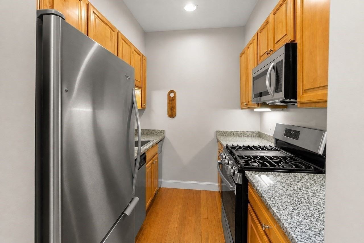 1723 Washington St #505 - Photo 7 of 20
