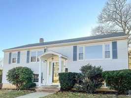 featured image of 25 Westmoor Rd