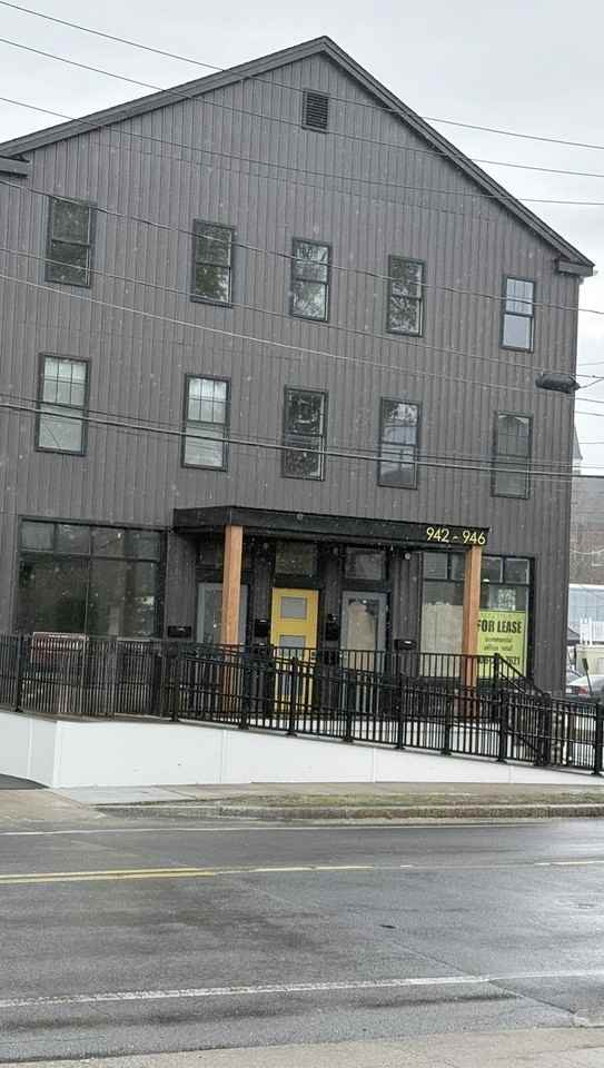 944 East St #3