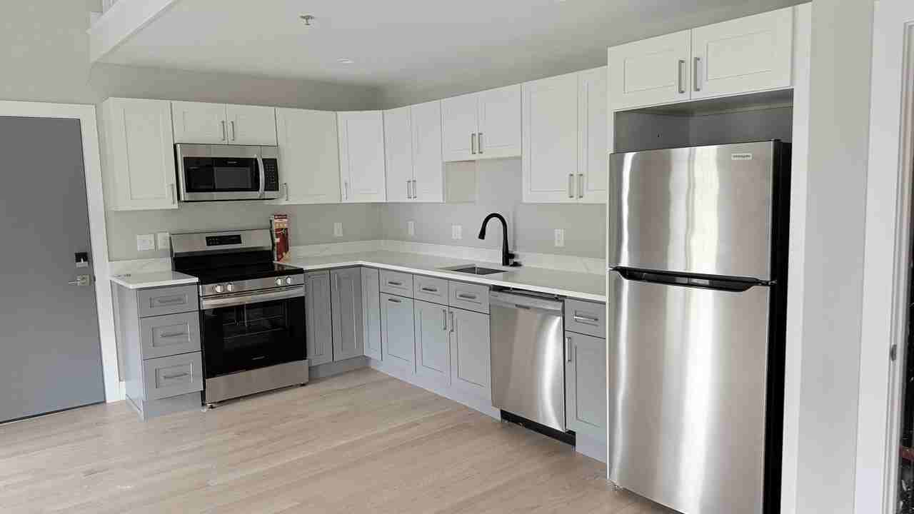944 East St #3 - Photo 2 of 23
