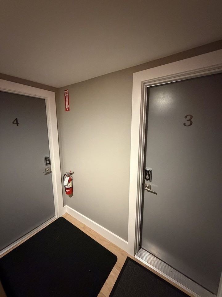944 East St #3 - Photo 4 of 23