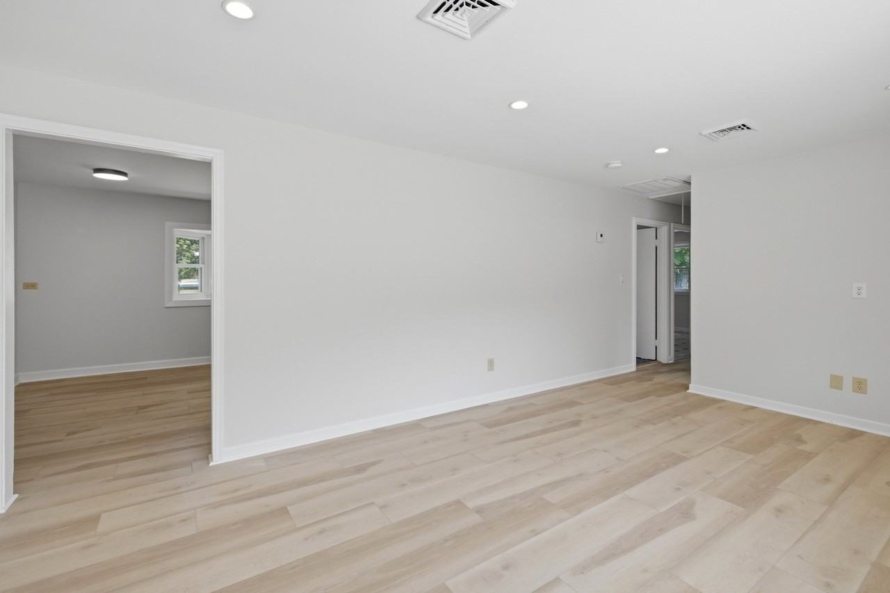 154 Maple St - Photo 4 of 25