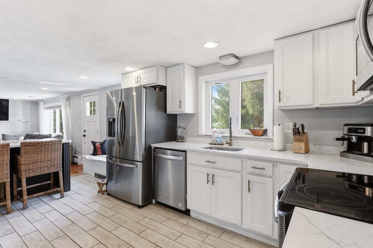 288 Greene St - Photo 5 of 33