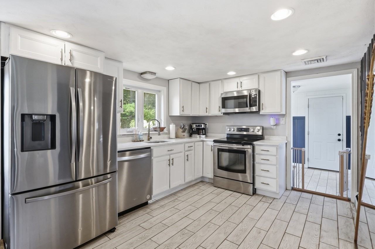 288 Greene St - Photo 7 of 33