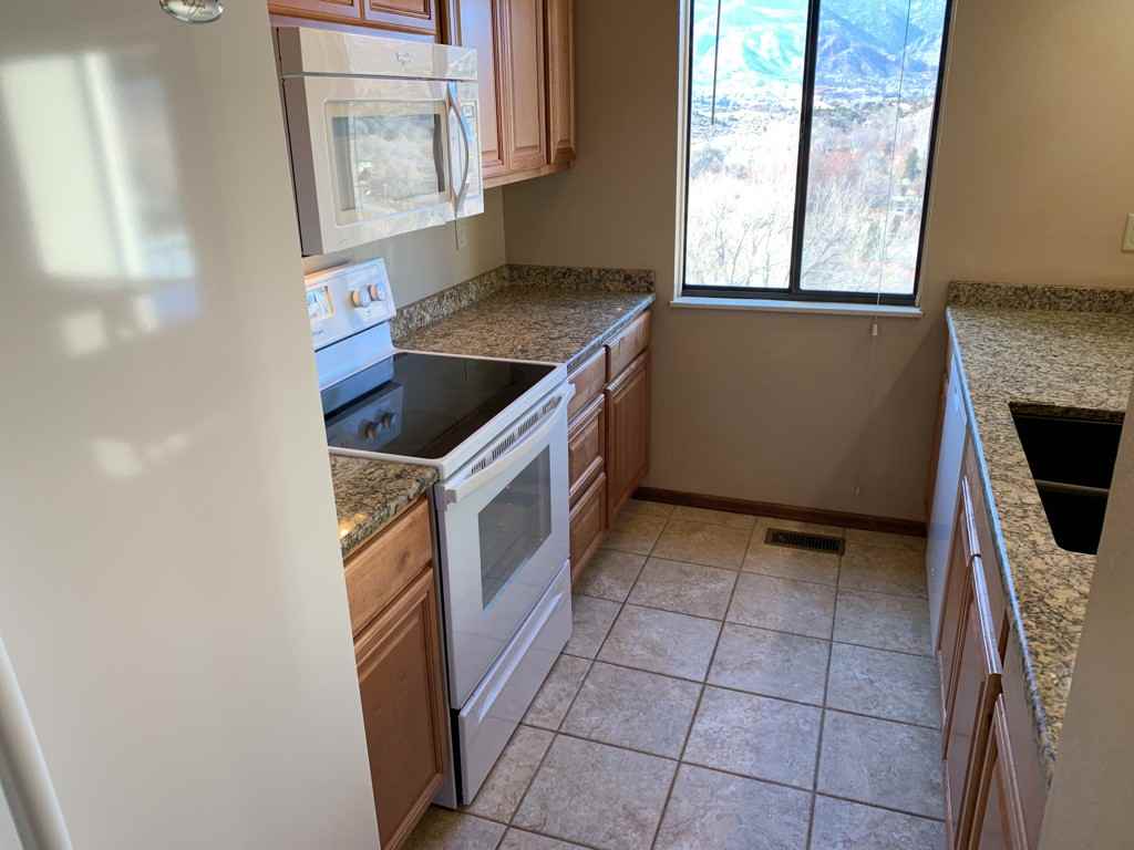 942 Fontmore Rd #D - Photo 4 of 10