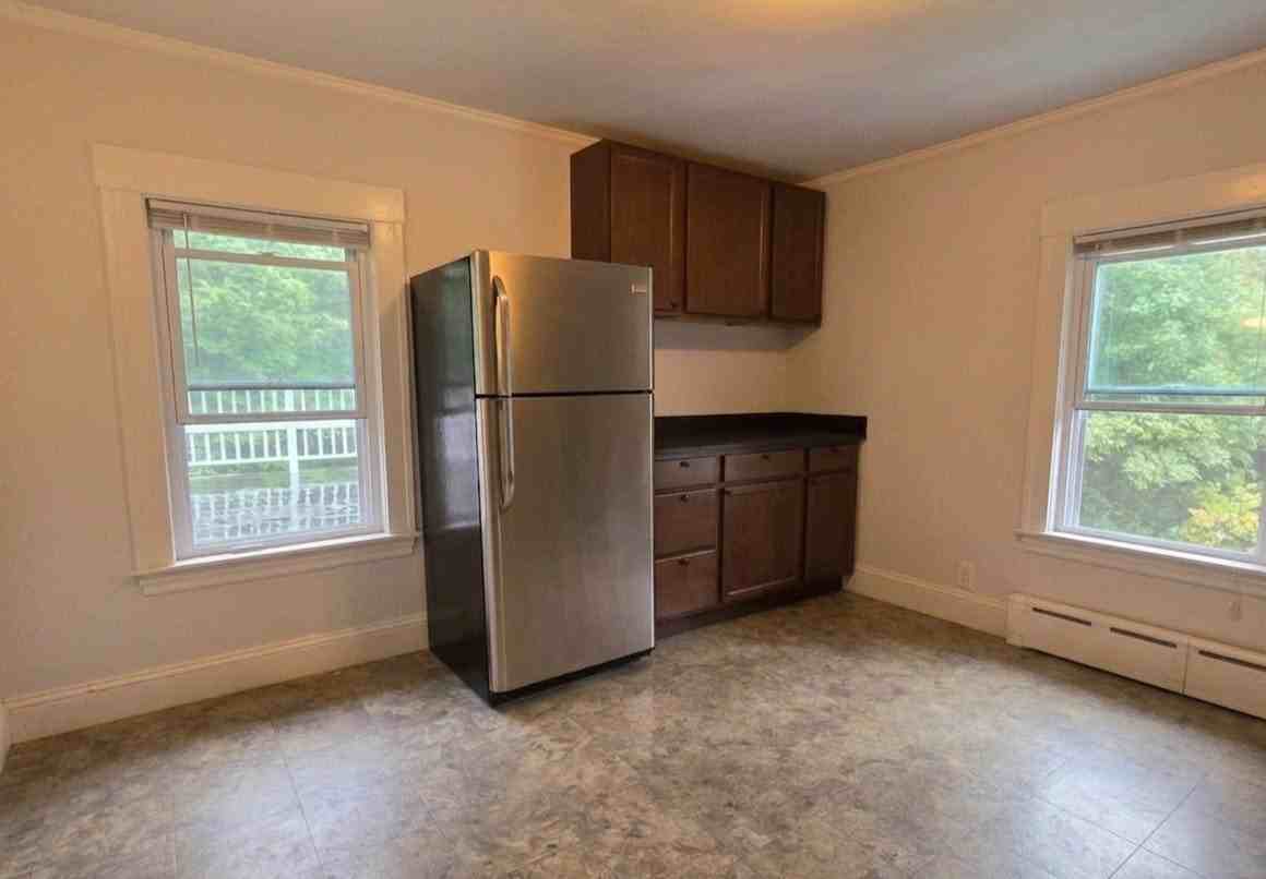 28 Whitney St #2R - Photo 4 of 17