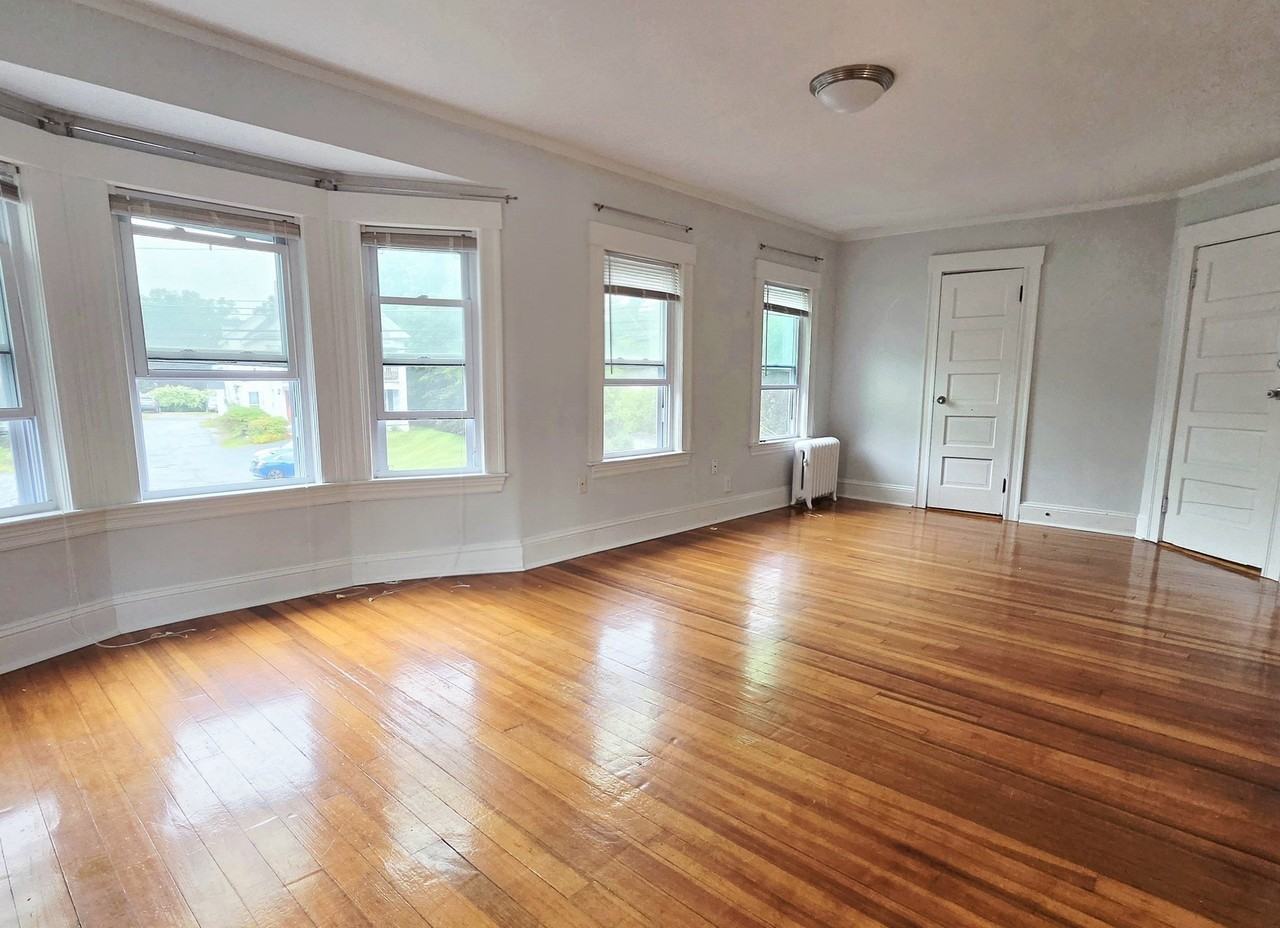 28 Whitney St #2R - Photo 6 of 17
