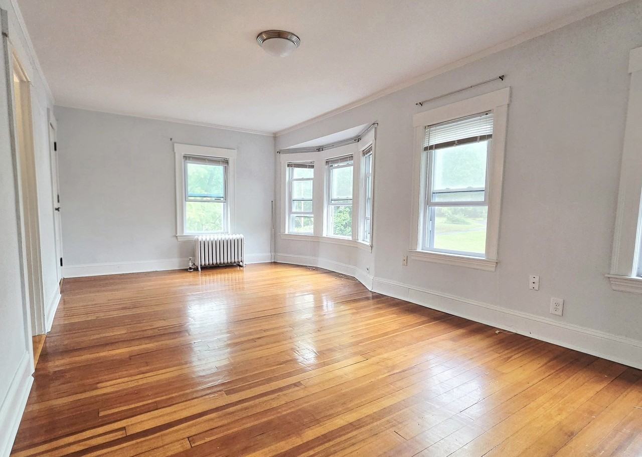 28 Whitney St #2R - Photo 7 of 17