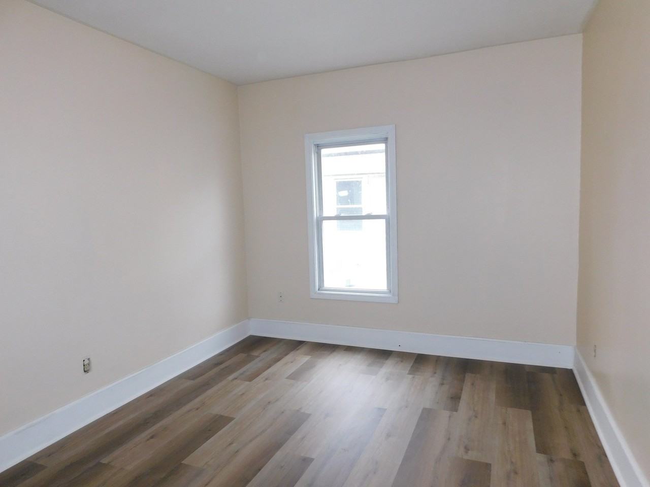 1254 Worcester St #2 - Photo 5 of 10