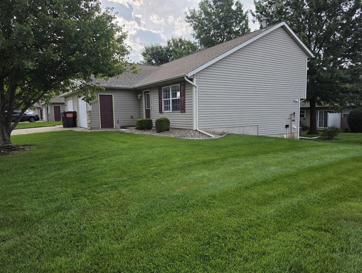 11970 Shade Tree Ct - Photo 2 of 12