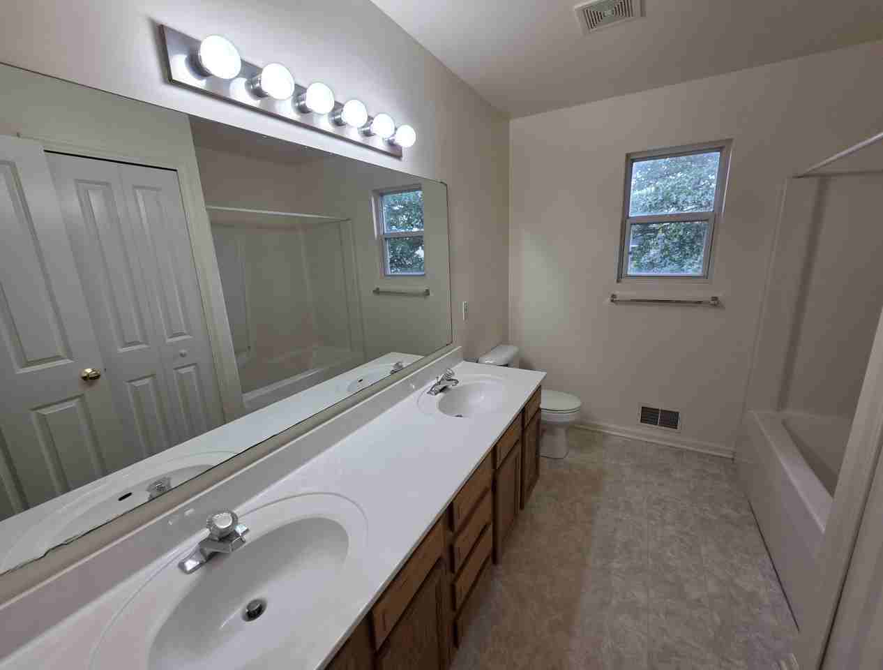 11970 Shade Tree Ct - Photo 5 of 12