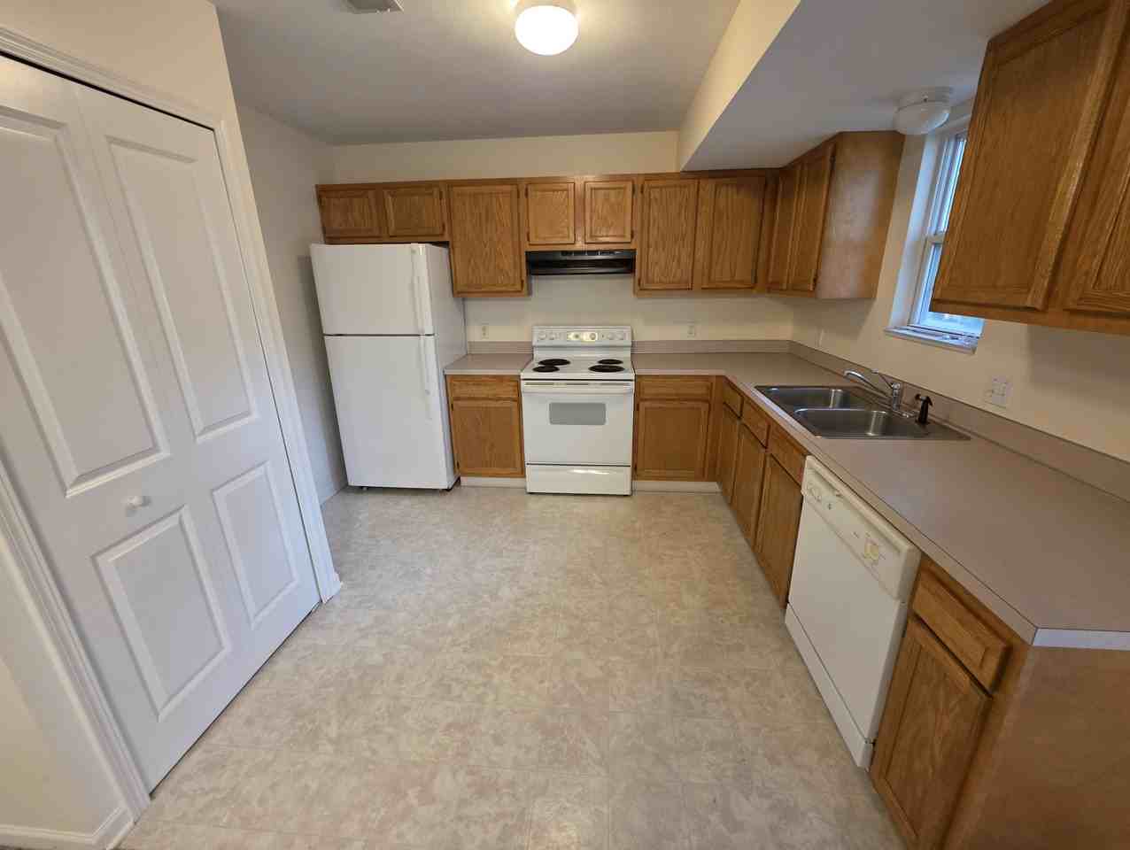 11970 Shade Tree Ct - Photo 7 of 12