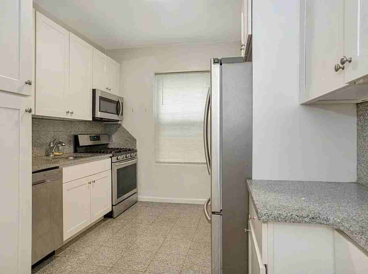4514 43rd St - Photo 3 of 7