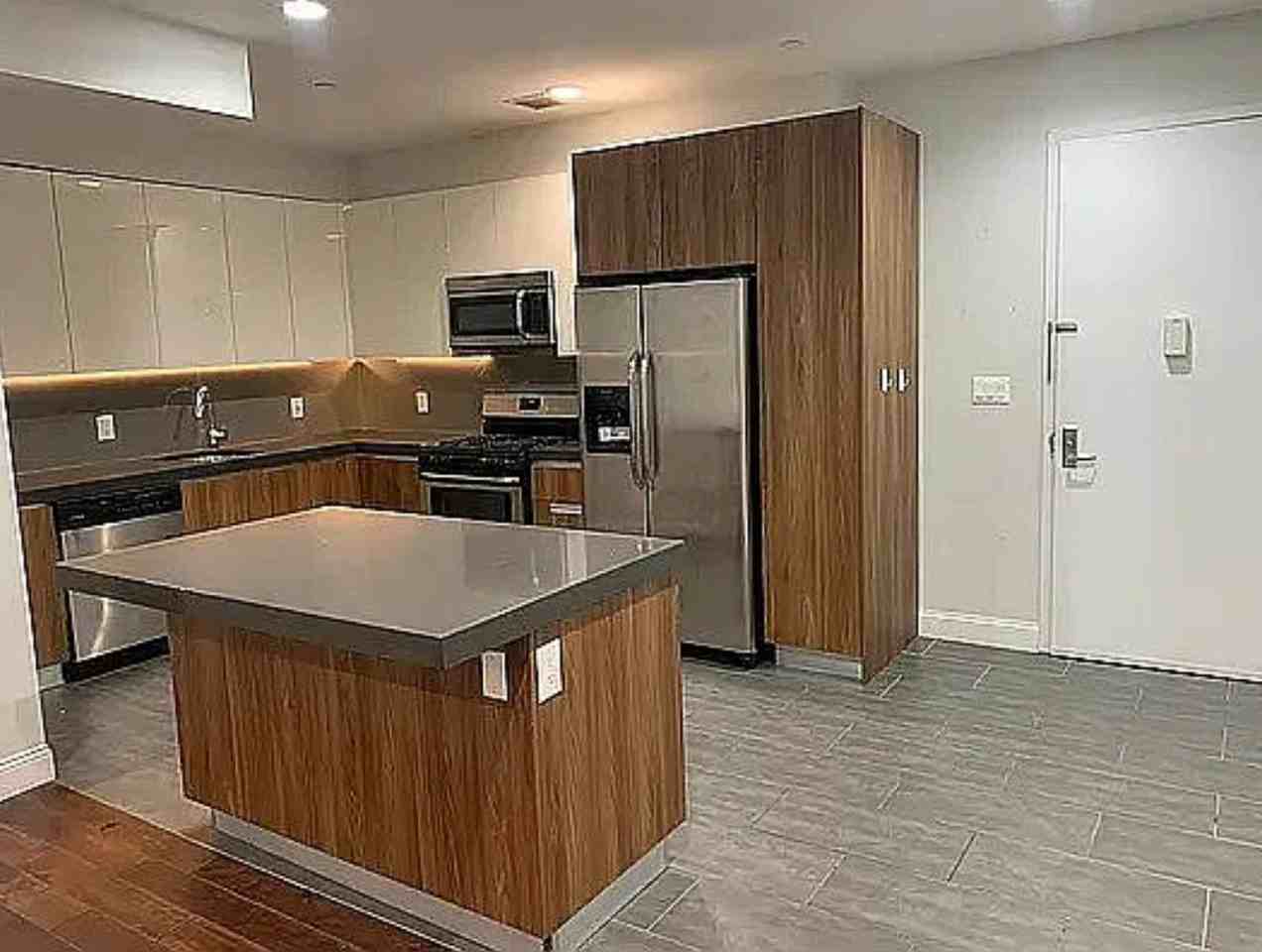 779 Wyckoff Ave - Photo 5 of 6