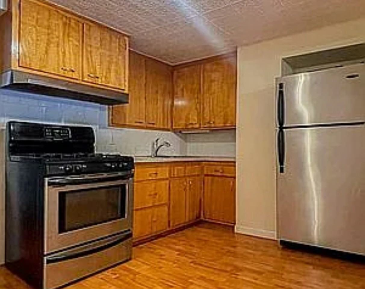 134 Pacific St - Photo 4 of 7
