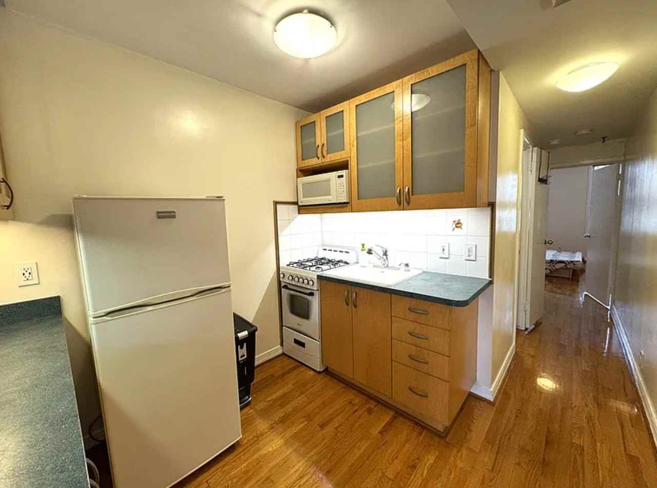 4544 Vernon Blvd - Photo 2 of 3