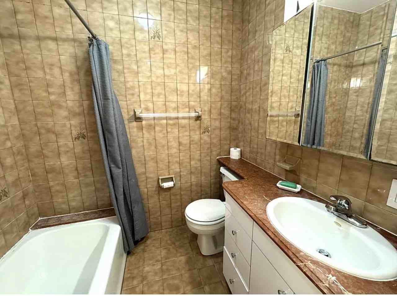 4544 Vernon Blvd - Photo 3 of 3