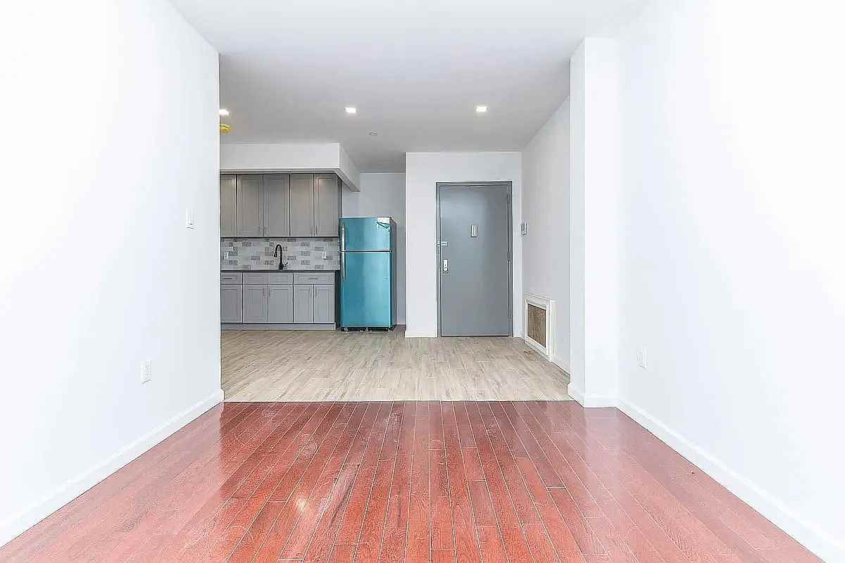 323 49th St - Photo 2 of 5