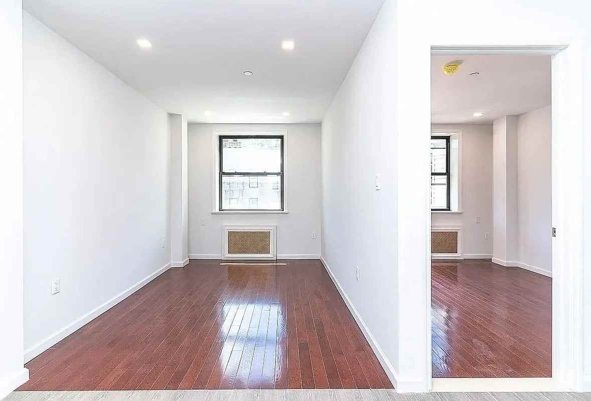 323 49th St - Photo 4 of 5