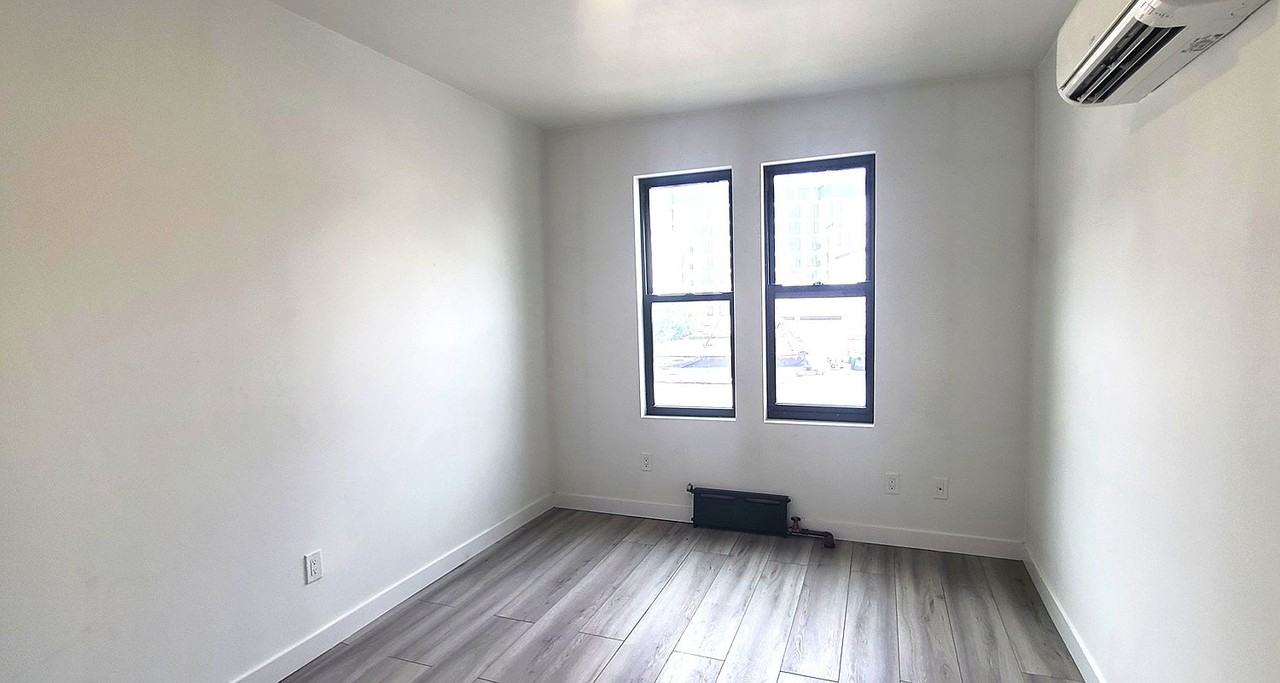 3056 12th St - Photo 2 of 5