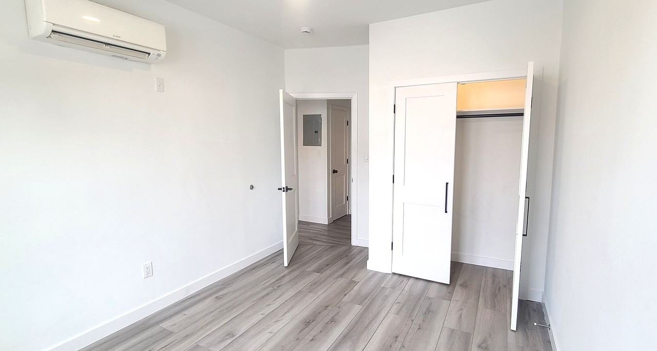3056 12th St - Photo 3 of 5