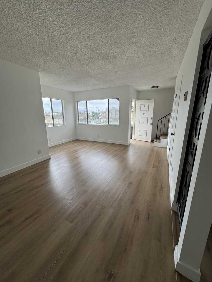 2510 Voorhees Ave #C - Photo 3 of 3