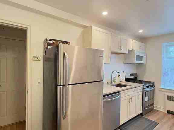 50 Lafayette Pl - Photo 3 of 14