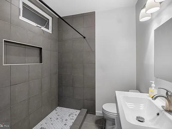 2228 40th St Nw - Photo 3 of 15