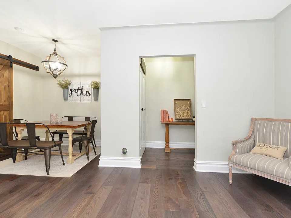 11701 Park Ln S - Photo 3 of 15