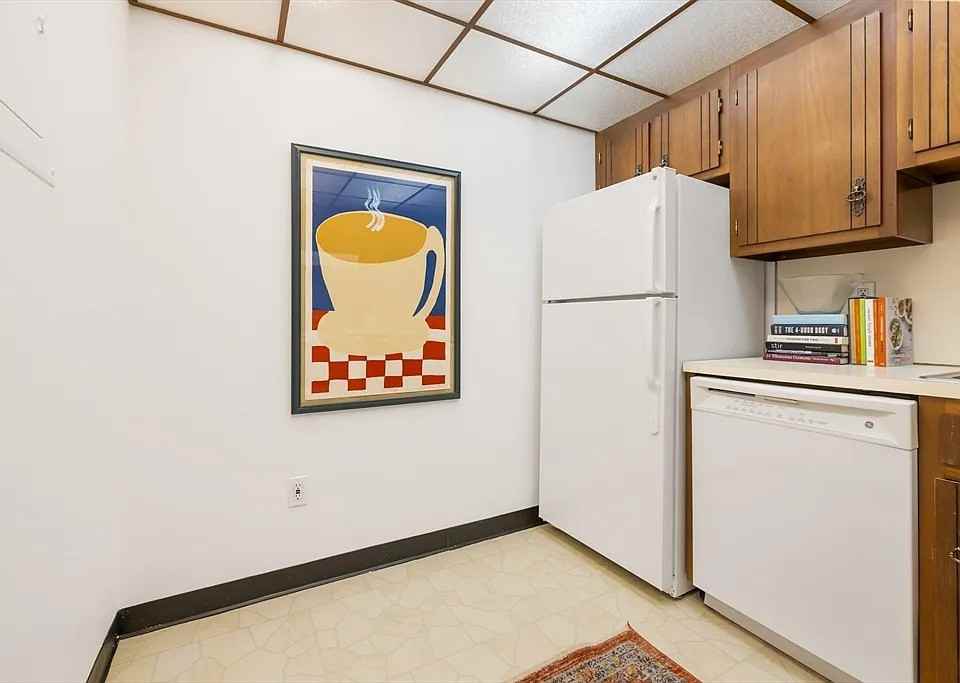 990 Massachusetts Ave - Photo 4 of 16