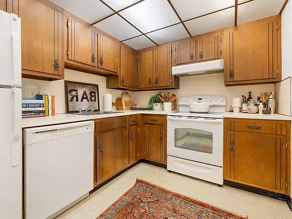 990 Massachusetts Ave - Photo 5 of 16