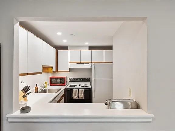 1 Watermill Pl #425 - Photo 7 of 18