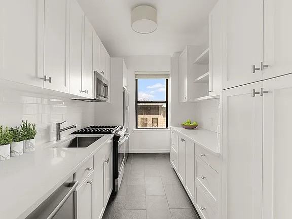 925 Union St - Photo 2 of 12