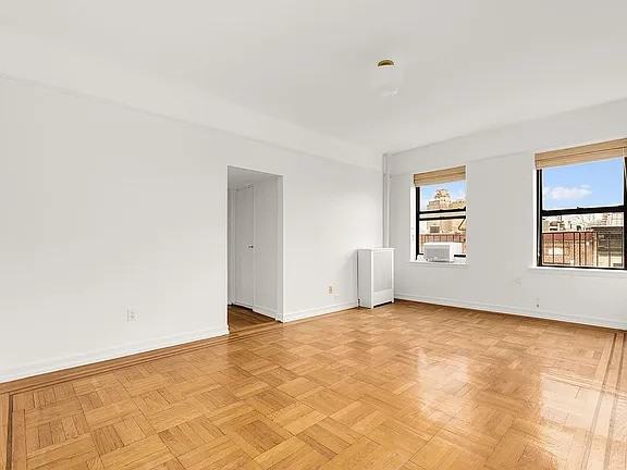 925 Union St - Photo 5 of 12