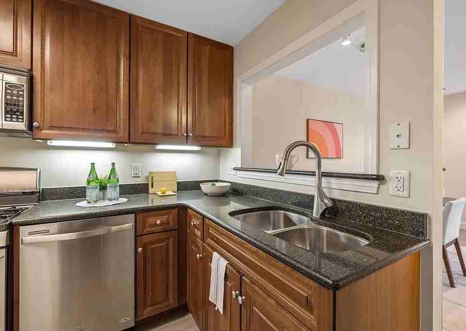 320 Rindge Ave - Photo 2 of 15