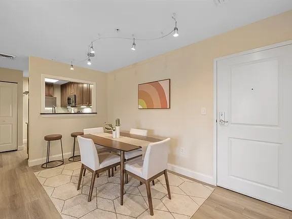 320 Rindge Ave - Photo 3 of 15