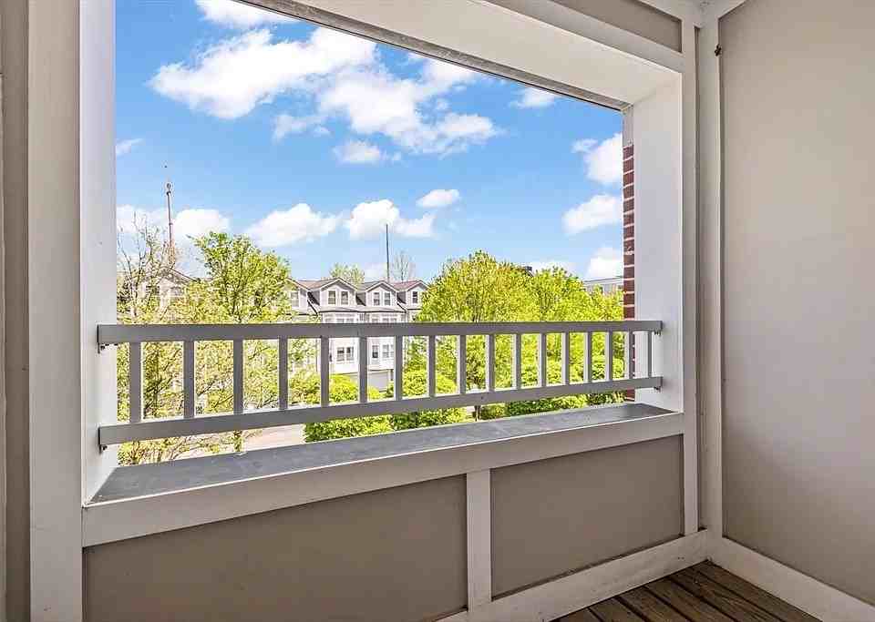320 Rindge Ave - Photo 6 of 15